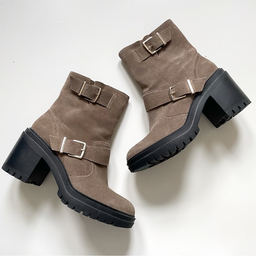Kenneth Cole Suede Chunky Moto Boots Block Heel Lug Sole Taupe Neutral Buckles